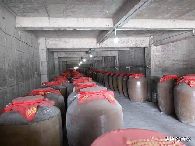 茅臺鎮(zhèn)酒：是假酒爛街還是被妖魔化？走進酒廠尋找真相