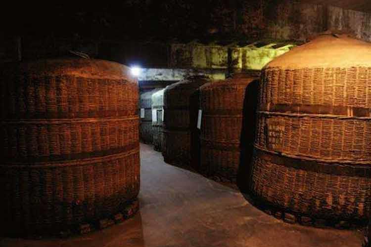 酒海是什么？酒海是一種大型盛酒容器。
