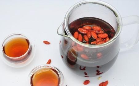 枸杞泡酒怎么喝？一天兩次，多喝容易上火