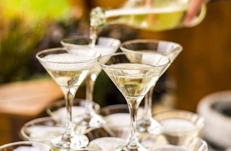 香檳是什么酒？它跟葡萄酒有什么區(qū)別？