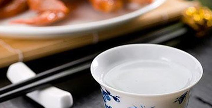 兩種不同的白酒兌在一起能喝嗎？兌水呢？