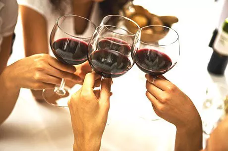 什么人不能喝干紅葡萄酒？喝干紅葡萄酒的禁忌有哪些？