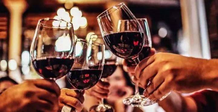 什么時間喝紅酒最好？葡萄酒的健康飲用量是多少？