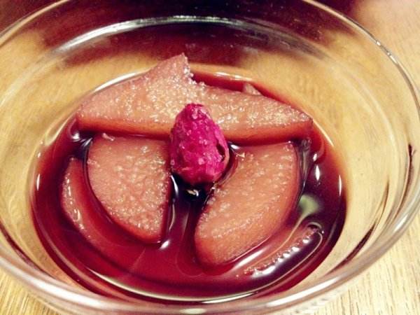 紅酒燉桃子如何制作？常喝紅酒有什么好處？