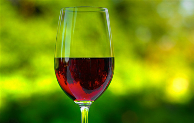 香檳可以加兌其他飲料一起喝么？香檳是直接喝還是兌飲料？