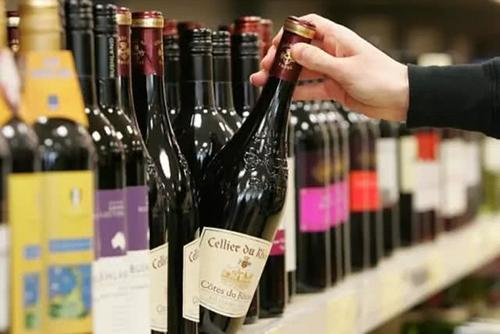 怎樣選擇性價(jià)比高的紅酒呢？看飲用場(chǎng)合選擇紅酒。