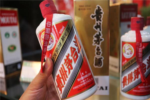 貴州省市場監(jiān)督管理局日前發(fā)文稱，貴陽打擊炒買炒賣茅臺酒的“黃?！? width=