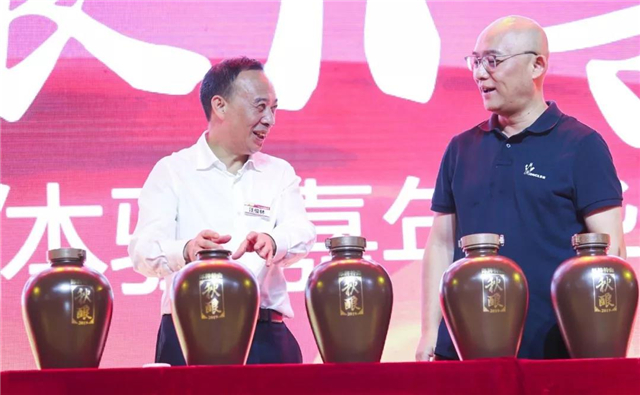 孟非代言郎牌特曲直播引千萬(wàn)人次圍觀！