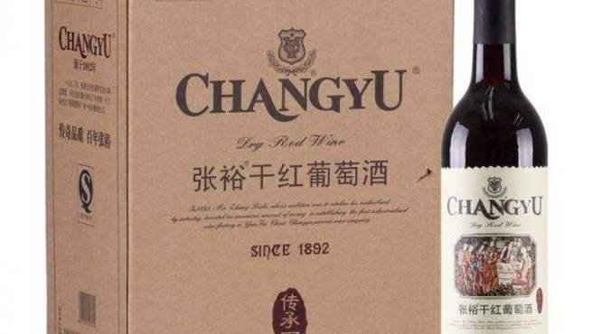 零距離接觸“張?jiān)Ｖ翆毺刭|(zhì)三鞭酒”,任何一瓶酒都可以追溯到生產(chǎn)、銷售環(huán)節(jié)