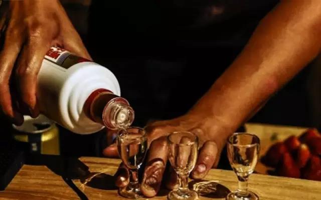 低價醬香酒是不是假的？茅臺鎮(zhèn)的低價白酒是不是真的？