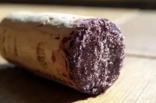 紅酒木塞發(fā)霉了還能喝嗎？什么樣的紅酒木塞會發(fā)霉？