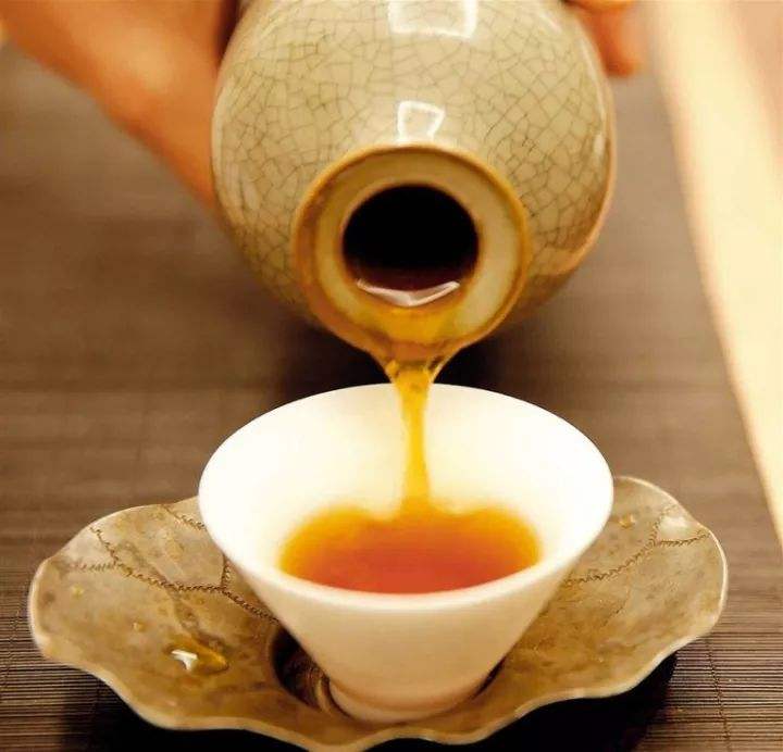 黃酒多少錢一斤，影響黃酒價格的因素