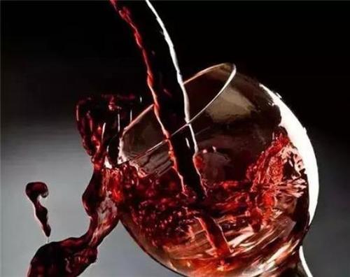 紅酒杯的正確拿法是什么？紅酒的禮儀有哪些？