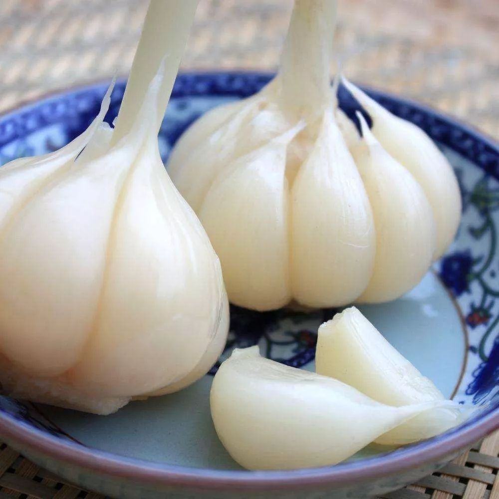 大蒜泡酒治什么??？大蒜泡酒有什么好處？