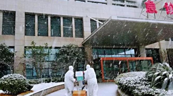 五糧液經(jīng)銷商集資捐贈6臺呼吸機直送“戰(zhàn)疫”一線！