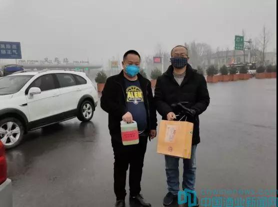 寶豐酒業(yè)心系商業(yè)伙伴，捐贈(zèng)物資助力抗疫