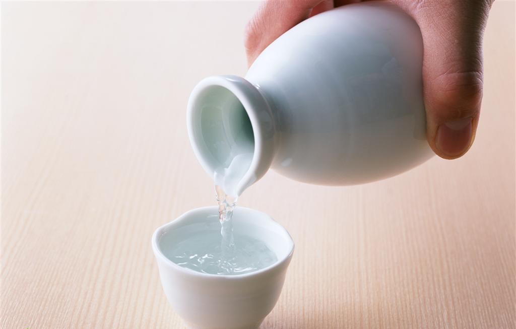 喝一點白酒就頭疼怎么回事，可以在太陽底下曬嗎