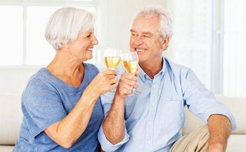 老年人可以喝藥酒嗎？老年人喝藥酒有什么注意事項？