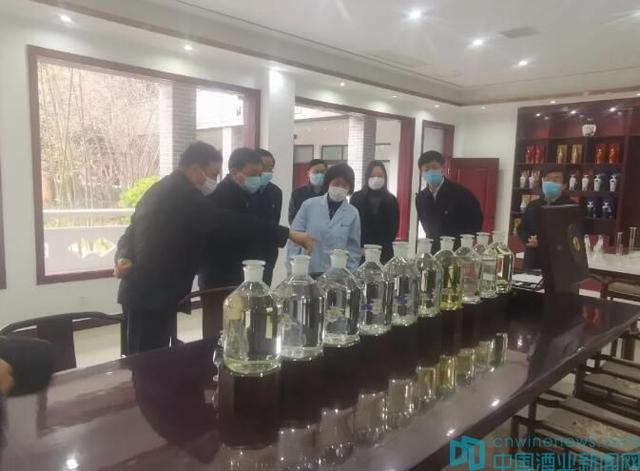 南陽市市長霍好勝調(diào)研賒店老酒疫情防控及復工復產(chǎn)工作