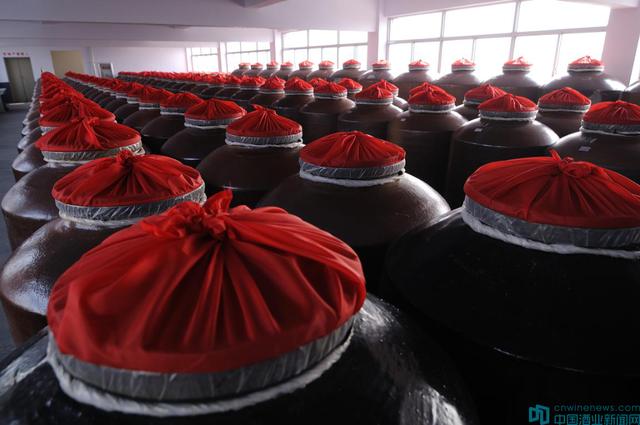 溫和酒業(yè)復(fù)工釀美酒：有序開展復(fù)工復(fù)產(chǎn)，開工釀美酒