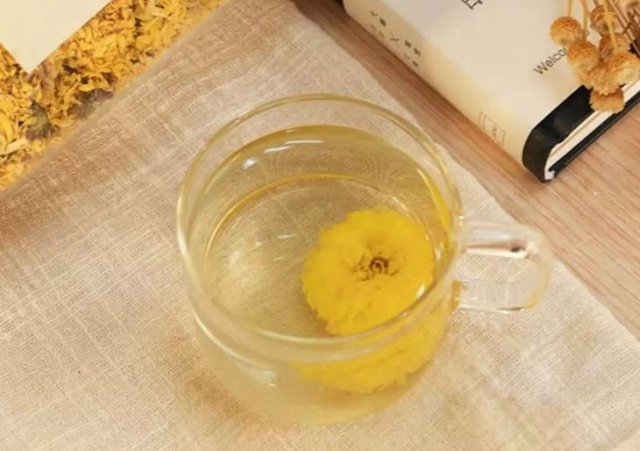 解酒喝什么茶葉才有效，菊花茶是不錯(cuò)的選擇