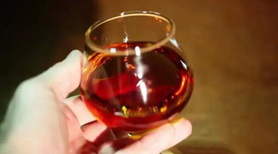 干邑應(yīng)該搭配什么一起喝？干邑配餐原則是什么？