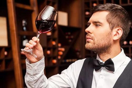 找熟人買酒靠譜嗎？為什么找熟人買酒反而更貴呢？