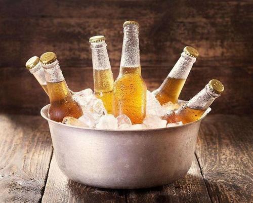 夏天喝冰鎮(zhèn)啤酒有什么危害？夏天喝啤酒的溫度多少比較合適？