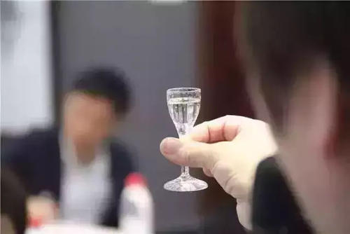 坐地鐵可以帶白酒嗎？坐地鐵可以帶多少白酒？