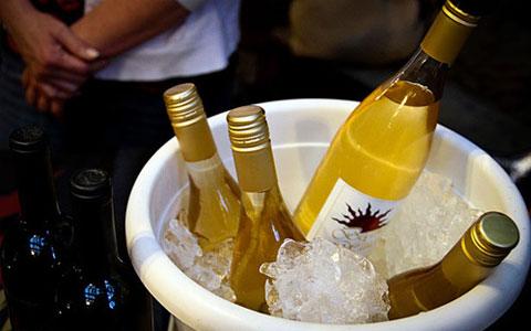 如何冰鎮(zhèn)起泡酒？起泡酒可以放冰箱冷凍嗎？