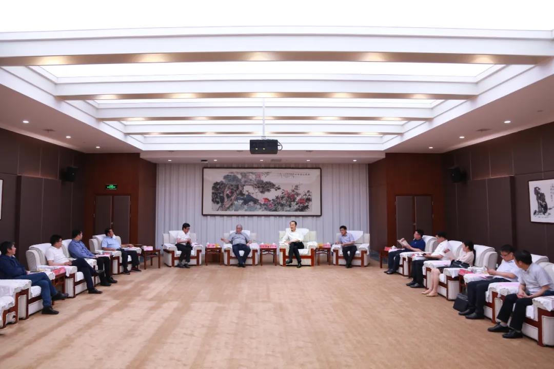 茅臺(tái)集團(tuán)與中國酒類流通協(xié)會(huì)、北京糖酒集團(tuán)座談