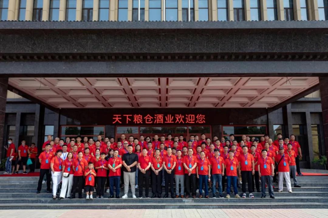 糧倉酒業(yè)新品來襲，“糧票家族”攪動(dòng)千億光瓶酒市場！
