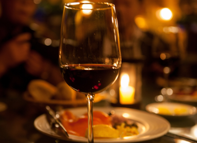 葡萄酒保存時(shí)間多久？適飲期多久？