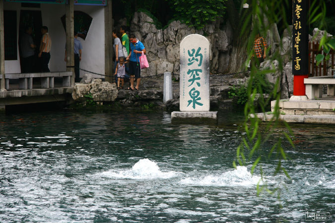 濟(jì)南趵突泉34度多少錢(qián)(濟(jì)南趵突泉34度多少錢(qián)一瓶)